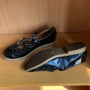 Patent leather Mary Janes
